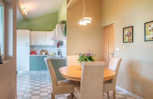 Smrika Apartment | Nice apartment for 4 people with A/C, WIFI, pool, TV and patio