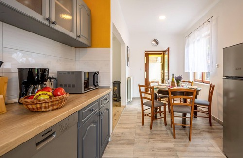 Veli Brgud Apartment | Nice apartment in Bresca with WiFi