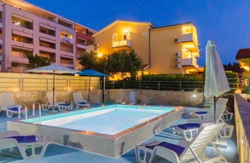 Dugis Apartment | Nice apartment in Makarska