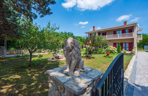 Santalezi Apartment | Nice apartment in Nedescina with WiFi