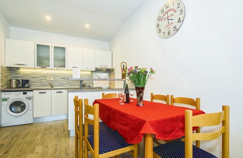 Ostrvica Apartment | Nice apartment in Ostrvica with WiFi