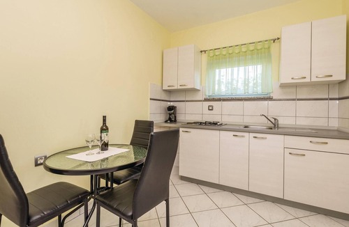 Povljana Apartment | Nice apartment in Povljana with WiFi