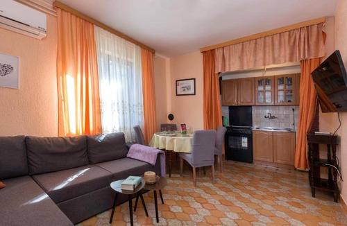 Stinjan Apartment | Nice apartment in Pula w/ 2 Bedrooms