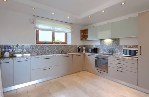 Baredine House | Nice apartment in villa for 6 guests with A/C, pool, WIFI, TV, terrace and panoramic view