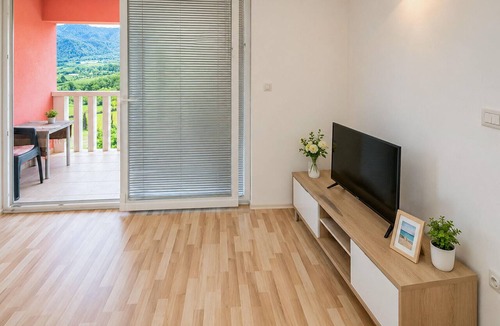 Dusina Apartment | Nice apartment in Vrgorac with swimming pool