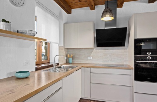 Cabrunici House | Nice home in Cabrunici
