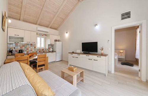 Debeljak House | Nice home in Debeljak with private swimming pool, can be inside or outside