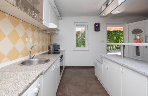 Imotski House | Nice home in Donji Vinjani