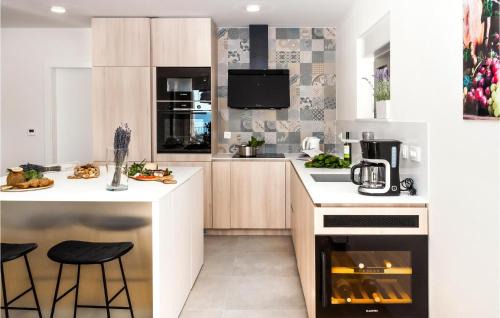 Borak House | Nice Home In Omis With Wifi
