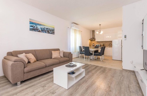 Polaca House | Nice home in Polaca with private swimming pool, can be inside or outside