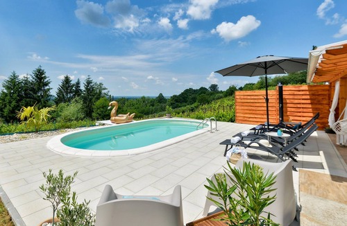 Popovaca House | Nice home in Popovaca with sauna
