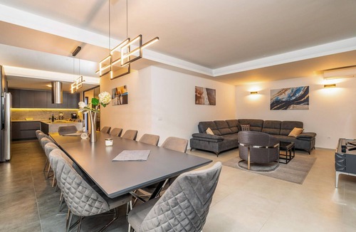 Sreser House | Nice home in Sreser with sauna