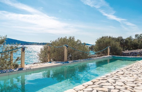 Tkon House | Nice home in Tkon with house sea view