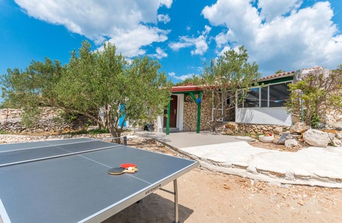 Tkon House | Nice home in Tkon with house sea view