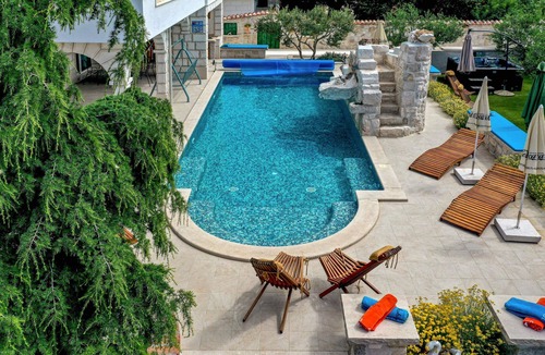 Plano House | Nice home in Trogir with house sea view