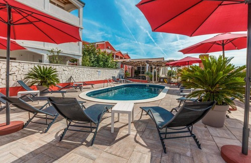 Turanj House | Nice home in Turanj with jacuzzi
