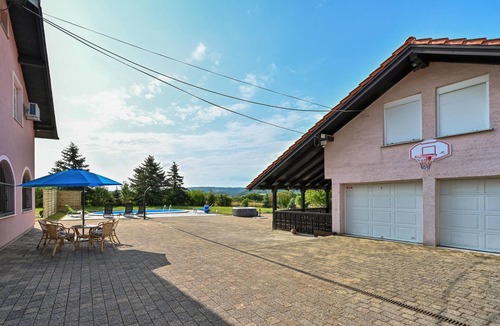 Konjscina House | Nice home in Turnisce
