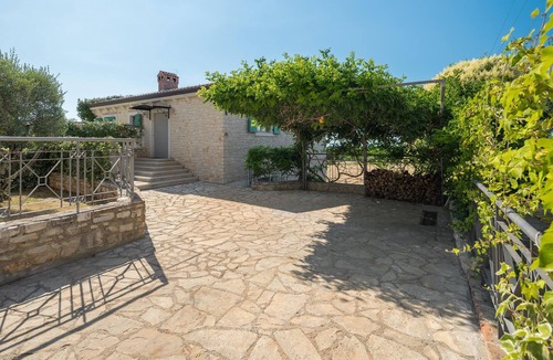 Baldasi House | Nice home in Vizinada