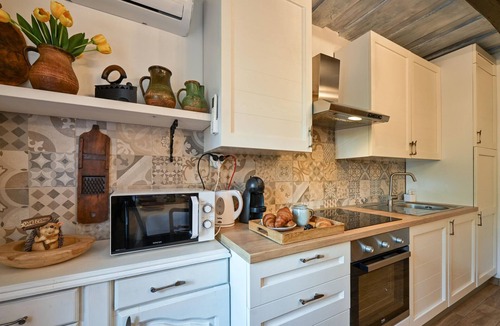 Vrbovec House | Nice home in Vrbovec with kitchen