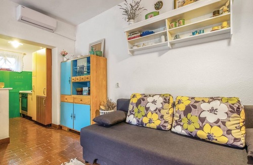 Zrnovnica House | Nice home in Zrnovnica