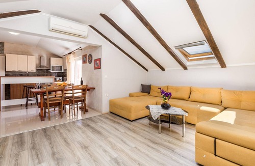 Kustici House | Nice home in Zubovici