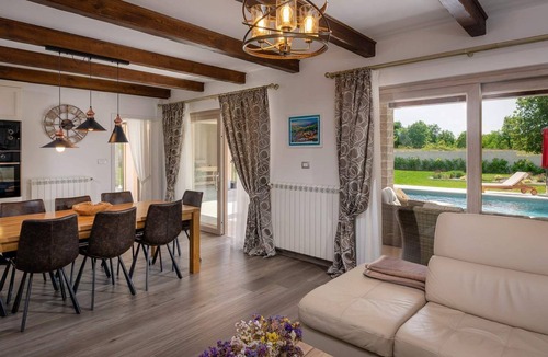 Topid Villa | Nice newly built holiday home with swimming pool near Labin