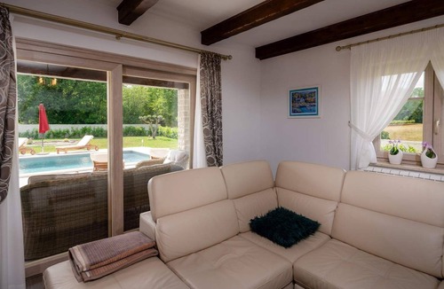 Topid Villa | Nice newly built holiday home with swimming pool near Labin