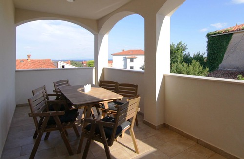 Sisan Apartment | Nina 3 - New app featuring Air condition and swimming pool
