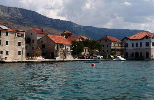 Kastel Kambelovac House | Old Fisherman House