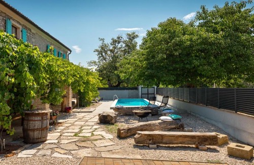 Vardica Villa | Old House Grota by Villas Guide