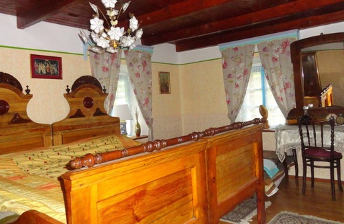 Tolmin House | Old house, music pavillion, swimming pool, SPA, wine cellar for 8-10 persons .
