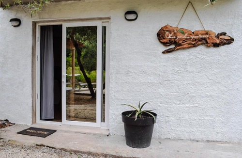 Molunat Apartment | Olive Garden Beachside Hideaway