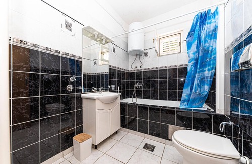 Municipality of Trogir Apartment | On a hill are these three tastefully furnished apartments with beautiful sea view (CDM360, CDM395 an