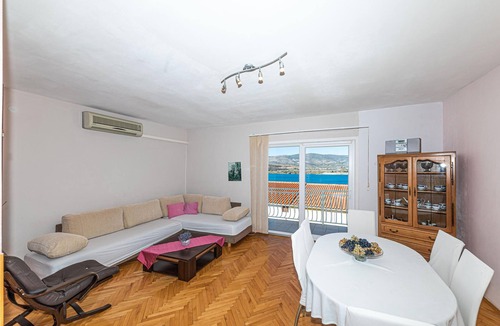 Municipality of Trogir Apartment | On a hill are these three tastefully furnished apartments with beautiful sea view (CDM360, CDM395 an