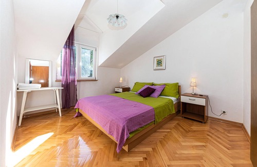 Municipality of Trogir Apartment | On a hill are these three tastefully furnished apartments with beautiful sea view (CDM360, CDM395 an