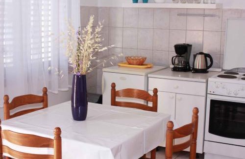 Povile Apartment | One-Bedroom Apartment Novi Vinodolski near Sea 7