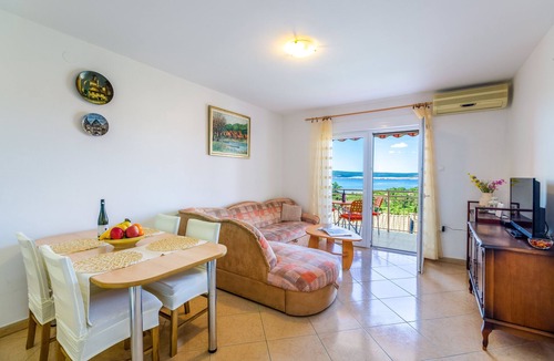 Klanfari Apartment | One bedroom apartment with balcony and sea view Dramalj, Crikvenica (A-20803-a)