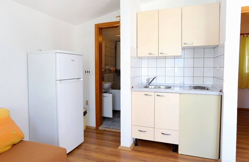 Putnikovic Apartment | One bedroom apartment near beach Žuronja, Pelješac (A-10123-b)