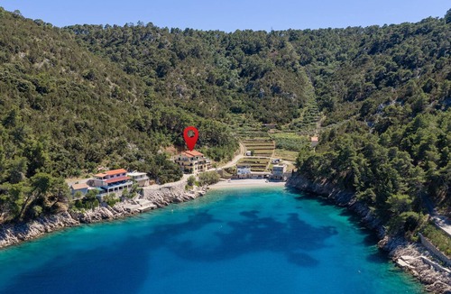 Bogomolje Apartment | One bedroom apartment near beach Cove Mala Pogorila, Hvar (A-27650-b)
