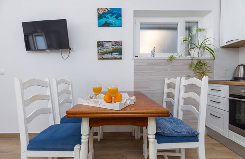 Drasnice Apartment | One bedroom apartment near beach Drašnice, Makarska (A-24869-a)