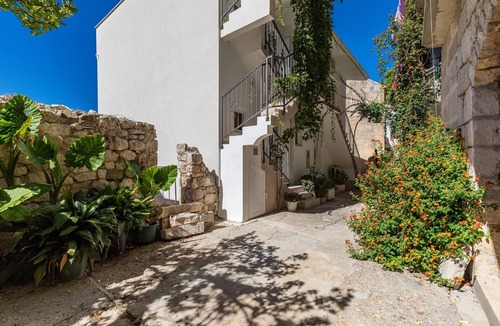 Drasnice Apartment | One bedroom apartment near beach Drašnice, Makarska (A-24869-a)