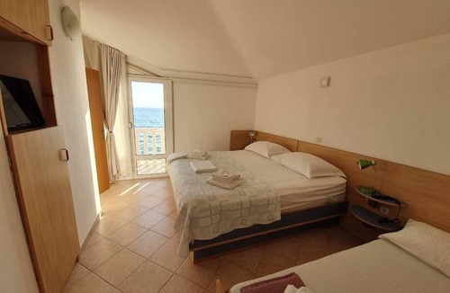 Drasnice Apartment | One bedroom apartment near beach Drašnice, Makarska (A-25839-b)