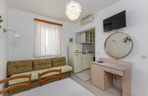 Drasnice Apartment | One bedroom apartment near beach Drašnice, Makarska (A-2670-c)