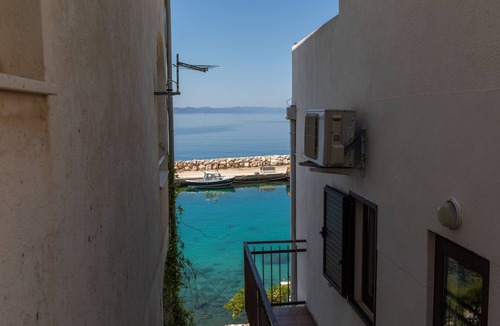 Drasnice Apartment | One bedroom apartment near beach Drašnice, Makarska (A-2670-c)
