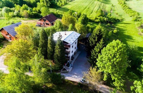 Grabovac Apartment | One-Bedroom Apartment with Balcony 2 Adults