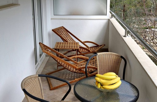 Jesenice Apartment | One bedroom apartment with balcony and sea view Sumpetar, Omiš (A-11798-b)