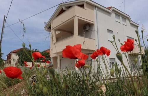Kukljica Apartment | One bedroom apartment with balcony and sea view Kukljica, Ugljan (A-18238-b)