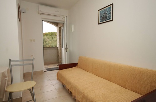 Municipality of Kali Apartment | One bedroom apartment near beach Cove Mala Lamjana, Ugljan (A-8461-e)