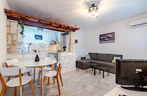 Ubli Apartment | One bedroom apartment near beach Ubli, Lastovo (A-16599-a)