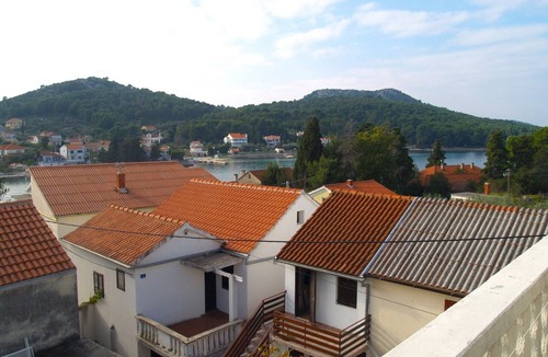 Lukoran Apartment | One bedroom apartment with balcony and sea view Lukoran, Ugljan (A-23830-c)